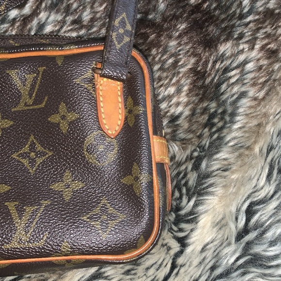 LOUIS VUITTON Authentic Signature Pristine Pochette Crossbody - Picture 8 of 13